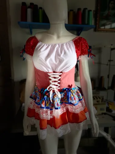 Vende-se vestido caipira