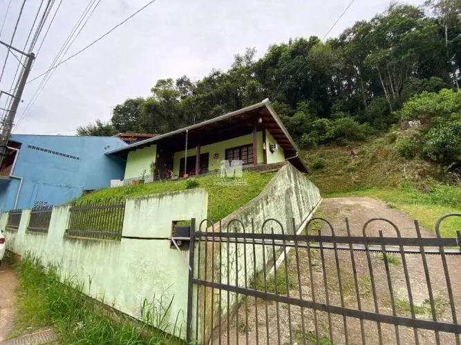 Casa à venda no bairro Primeiro de Maio
