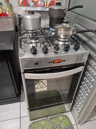 Fogão Brastemp com Forno e 4 Bocas