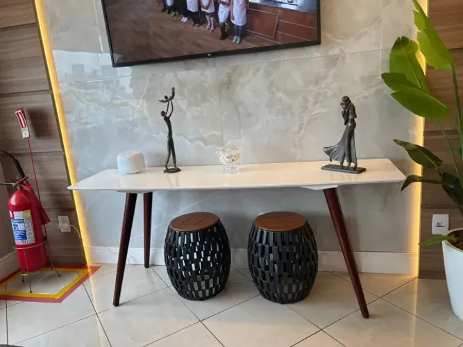 Aparador em laca branca