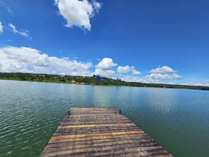 Terreno grande com vista privilegiada do lago corumbá IV no condomínio Aurora do