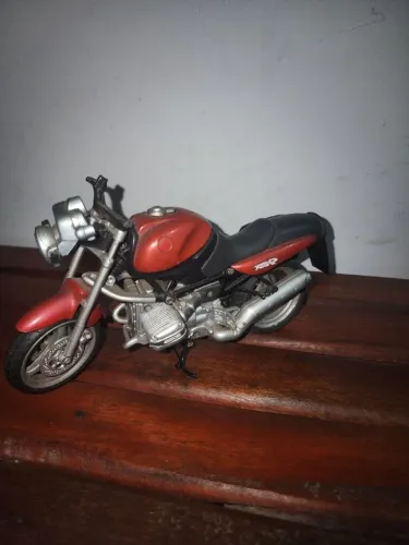 Miniatura moto avalve