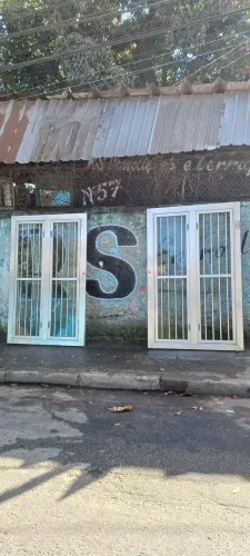 PORTAS DE CORRER EM ALUMÍNIO COM PORTINHOLA DE VIDRO INTERNA //// R$1850,00