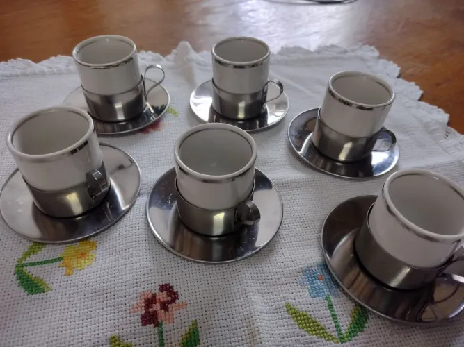 Jogo com seis xícaras de café