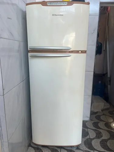 Geladeira enorme 127 acompanha transformador ,já é o menor preço 