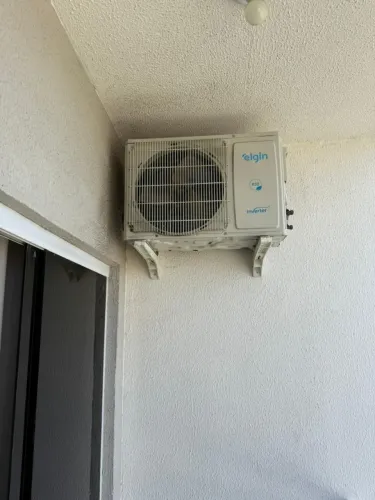 Ar Condicionado Elgim 9000 btu  220 Invert