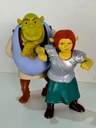 Miniaturas do Shrek e Fiona