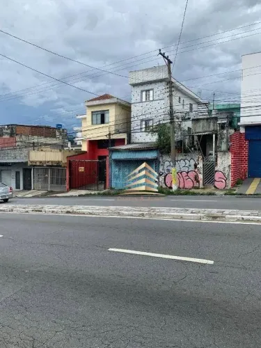 Sobrado Comercial, 3 kitnets, 1 salão e uma casa COM 2 dormitórios, quintal, , 2 vagas, 33
