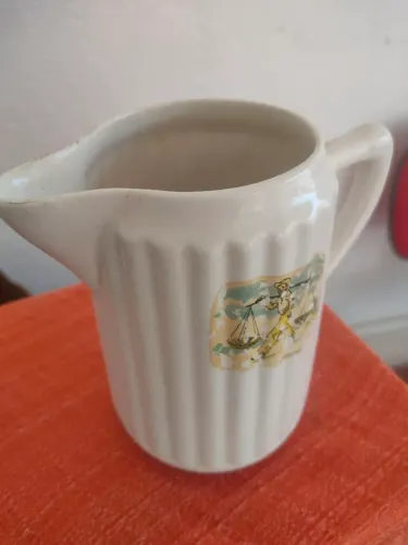 Jarra elétrica retro com dole.