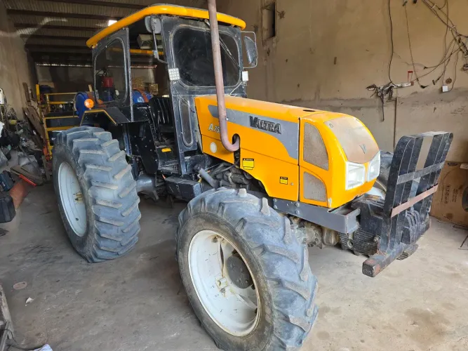 Trator Valtra A750 2014