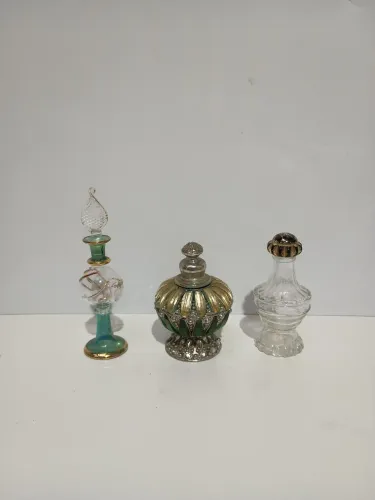 Conjunto de frasquinhos de perfume os três pelo valor anunciado