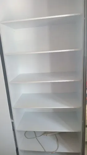 Guarda-roupa semi novo 1.000,00.