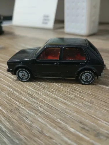Miniatura VW Golf LS - Siku