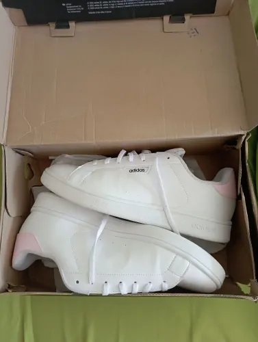 Tênis feminino Adidas 