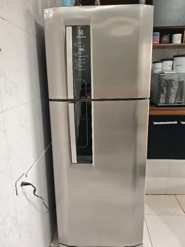 Geladeira Eletrolux Frost free DF51X