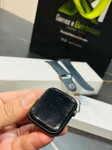 Apple Watch - 7 45MM - Alguns riscos com garantia 