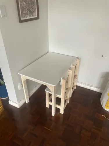 Mesa e Cadeiras para Crianças de até 8 anos