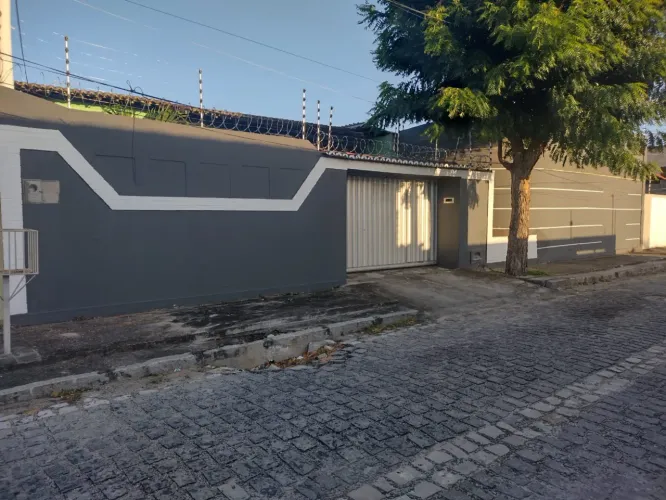 Casa em Emaús - Parnamirim - RN