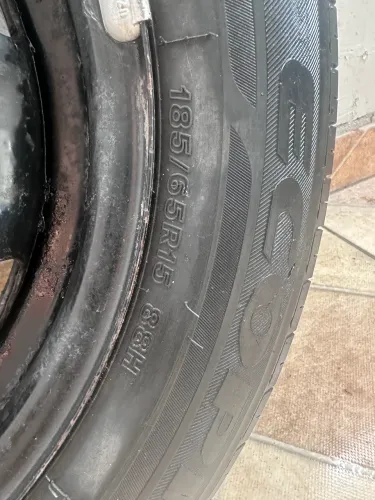 Pneu com aro 15 185/65
