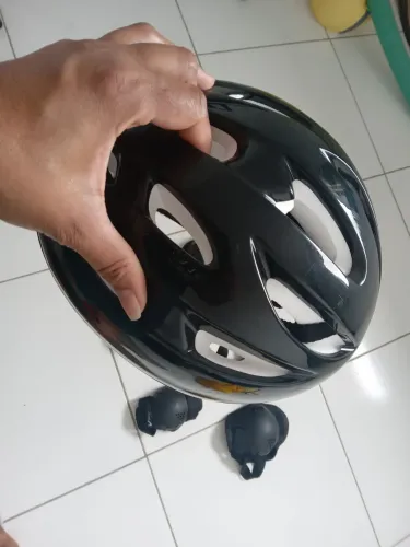 Kit capacete,joelheiras e braçadeira infantil.