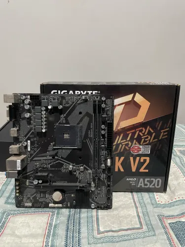 Placa mãe gigabyte a520m k v2 semi-nova impecável