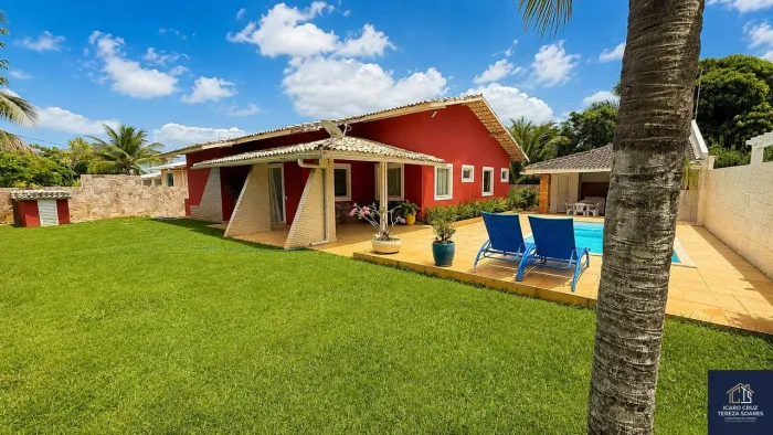 Casa Térrea com 4 Suítes a Poucos Metros da Praia no Condomínio Paraíso -Piscina com Deck