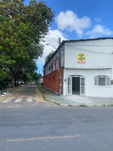 Galpão para locação ou Comércios.