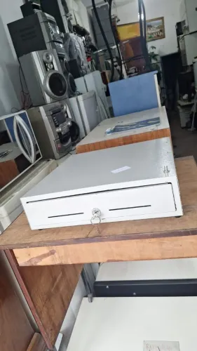 Gaveta de Caixa registradora em bom estado.