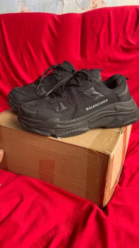 Balanciaga triple s