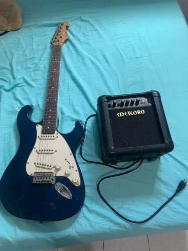 Caixa de Som Meteoro 10MG x Guitarra Giannine