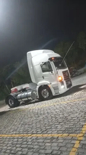 Caminhão em ótimo estado e trabalhando