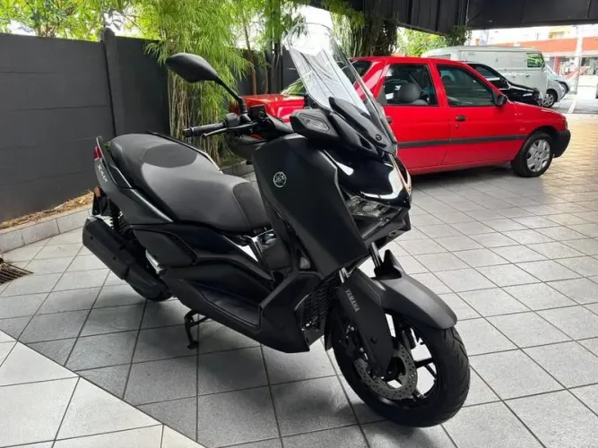 Xmax único dono 2.500 km