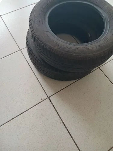 Vendo dois pneus Aro 13/175 semi novos 