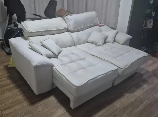 Sofá retrátil cinza