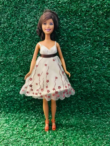 Boneca Gabriella Montez da linha High School Musical 3: Senior Year Prom