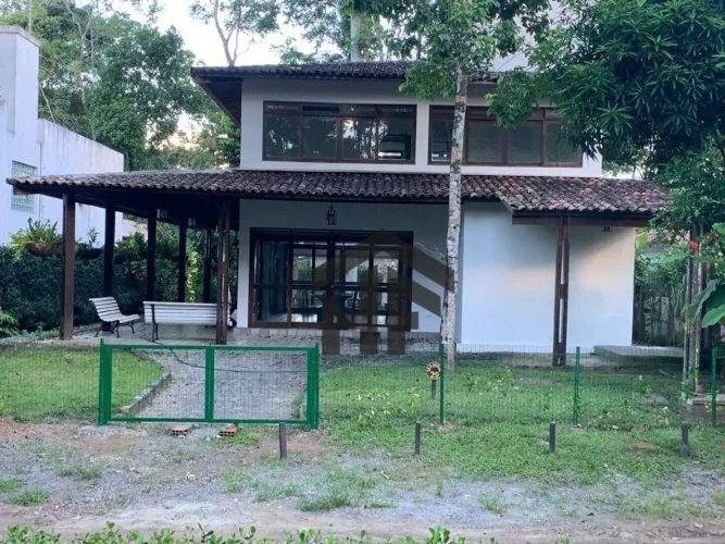 Casa de 230m² para alugar, com 3 quartos (1 suíte), localizada em Aldeia, Camaragibe - Per