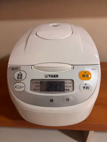 Panela Elétrica de Arroz Japonesa Tiger JBH-G101W - 5,5 Xícaras (1,0L) - Branca