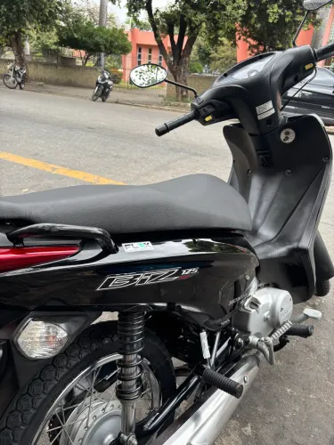 Biz Super conservada