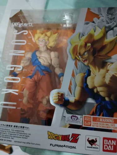 SH Figuarts Son Goku SS Awekening (Bandai)