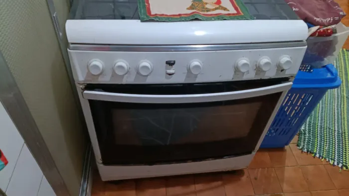 Fogão funcionando bem continental 6 bocas