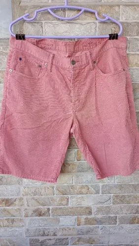 Bermuda masculina Gap.