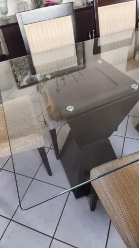 Sala de jantar mesa com 6 cadeiras