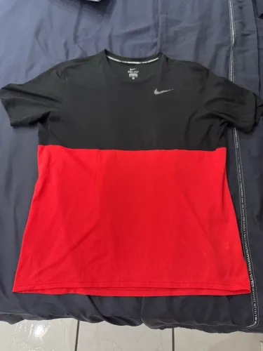 Conjunto 3 Camisas Nike originais usadas, bem conservadas para treino e corrida