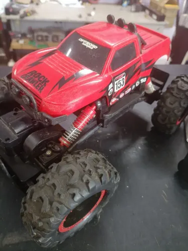 Carrinho de controle remoto Maisto