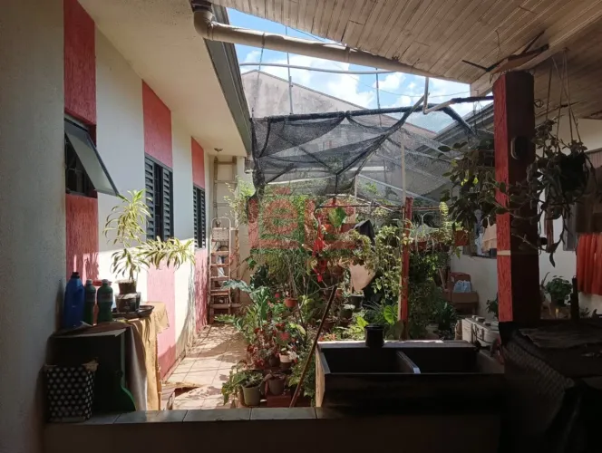 Casa comercial à venda em Maringá