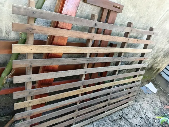 Cama de madeira completa