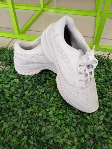 Tênis feminino confortável (novo)