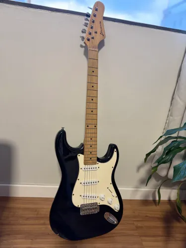 Guitarra Stratocaster Lausanne Preta - Captadores Single Coil