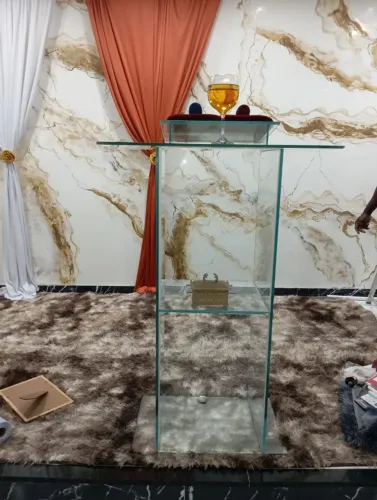 Vende-se Púlpito de Vidro Para Igreja