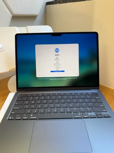 MacBook M4 16gb RAM 256gb HD Midnight